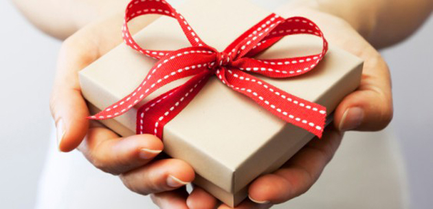 Descubre los beneficios de hacer un regalo personalizado - Par-Olé Style
